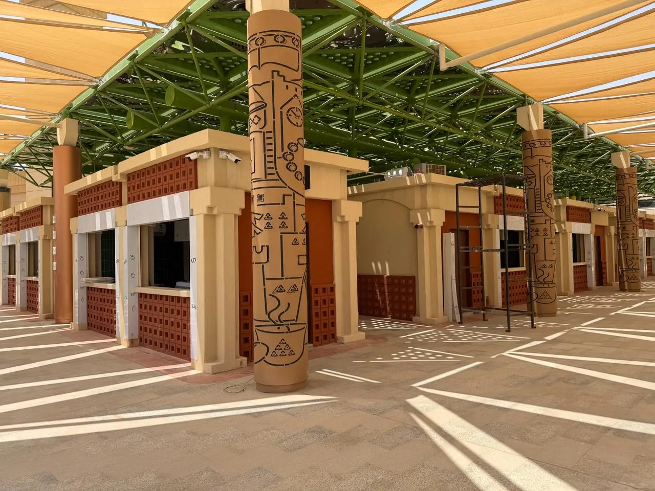 مشروع سوق الصقور